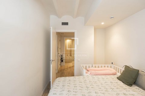 Apartamento de 3 dormitorios en venta en Barcelona, Cataluña, Spain № 8836 - foto 9