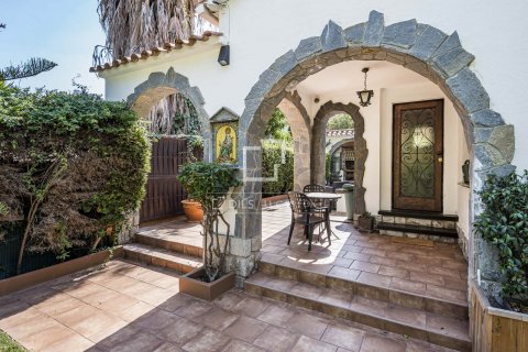 Villa de 3 dormitorios en venta en Castelldefels, Barcelona, Cataluña, Spain № 8833 - foto 2