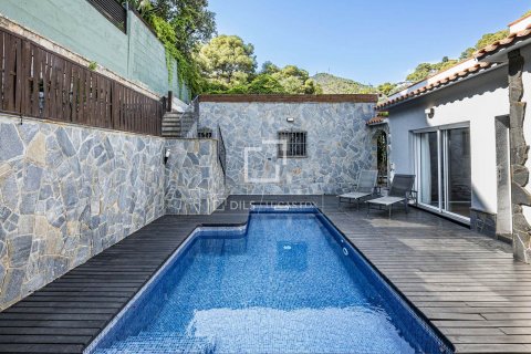 Villa de 3 dormitorios en venta en Castelldefels, Barcelona, Cataluña, Spain № 8833 - foto 30