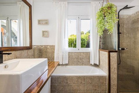 Villa de 3 dormitorios en venta en Castelldefels, Barcelona, Cataluña, Spain № 8833 - foto 10