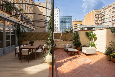 Apartamento de 3 dormitorios en venta en Barcelona, Cataluña, Spain № 6408