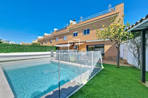 Villa de 4 dormitorios en venta en Vilanova i la Geltrú, Barcelona, Cataluña, Spain № 6405