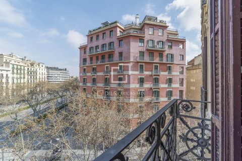 Apartamento de 4 dormitorios en venta en Barcelona, Cataluña, Spain № 6409 - foto 5