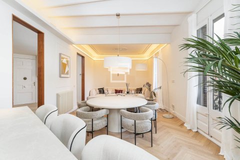 Apartamento de 4 dormitorios en venta en Barcelona, Cataluña, Spain № 6409 - foto 3