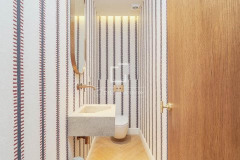 Apartamento de 4 dormitorios en venta en Barcelona, Cataluña, Spain № 6409 - foto 17