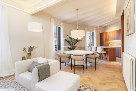 Apartamento de 4 dormitorios en venta en Barcelona, Cataluña, Spain № 6409 - foto 8