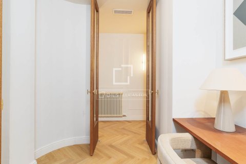Apartamento de 4 dormitorios en venta en Barcelona, Cataluña, Spain № 6409 - foto 21