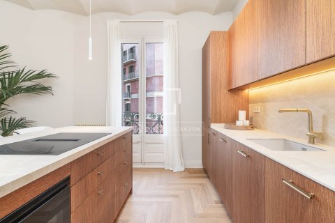 Apartamento de 4 dormitorios en venta en Barcelona, Cataluña, Spain № 6409 - foto 13