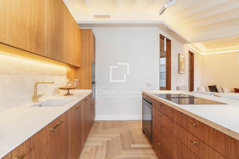 Apartamento de 4 dormitorios en venta en Barcelona, Cataluña, Spain № 6409 - foto 12