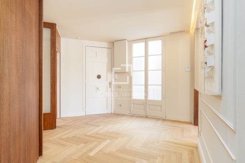Apartamento de 4 dormitorios en venta en Barcelona, Cataluña, Spain № 6409 - foto 23