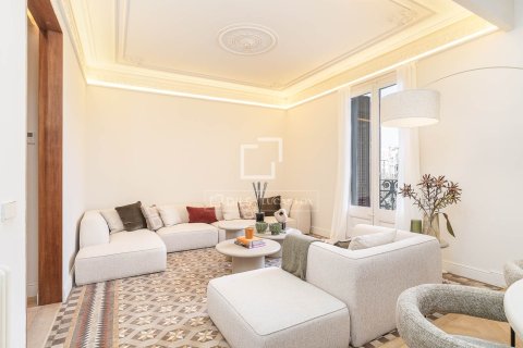 Apartamento de 4 dormitorios en venta en Barcelona, Cataluña, Spain № 6409 - foto 7