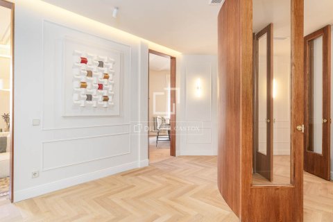 Apartamento de 4 dormitorios en venta en Barcelona, Cataluña, Spain № 6409 - foto 14