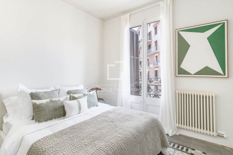 Apartamento de 4 dormitorios en venta en Barcelona, Cataluña, Spain № 6409 - foto 26