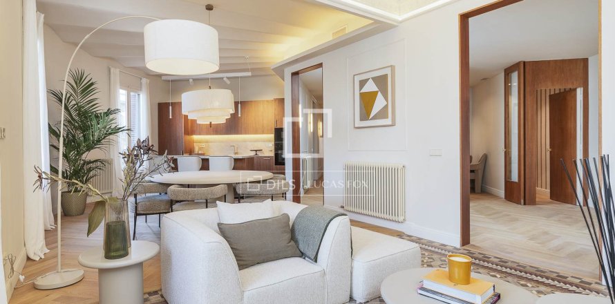Apartamento de 4 dormitorios en venta en Barcelona, Cataluña, Spain № 6409