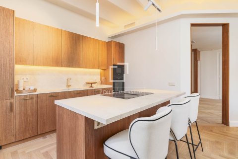 Apartamento de 4 dormitorios en venta en Barcelona, Cataluña, Spain № 6409 - foto 10
