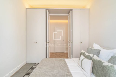 Apartamento de 4 dormitorios en venta en Barcelona, Cataluña, Spain № 6409 - foto 28