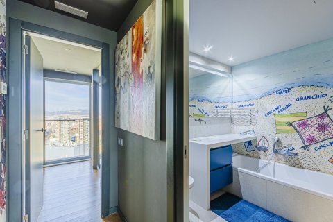 Apartamento de 3 dormitorios en venta en Barcelona, Cataluña, Spain № 4605 - foto 21