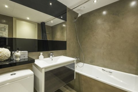 Apartamento de 3 dormitorios en venta en Barcelona, Cataluña, Spain № 4607 - foto 14