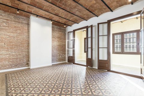 Apartamento de 3 dormitorios en venta en Barcelona, Cataluña, Spain № 7176