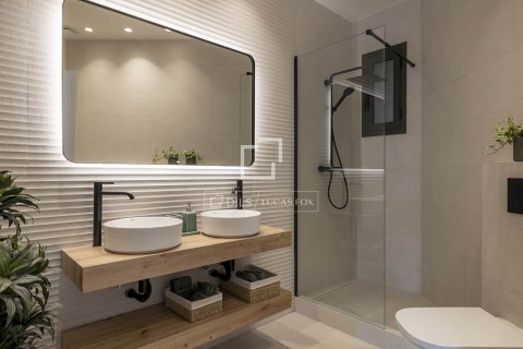 Apartamento de 4 dormitorios en venta en Barcelona, Cataluña, Spain № 7179 - foto 11