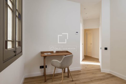 Apartamento de 4 dormitorios en venta en Barcelona, Cataluña, Spain № 7179 - foto 27