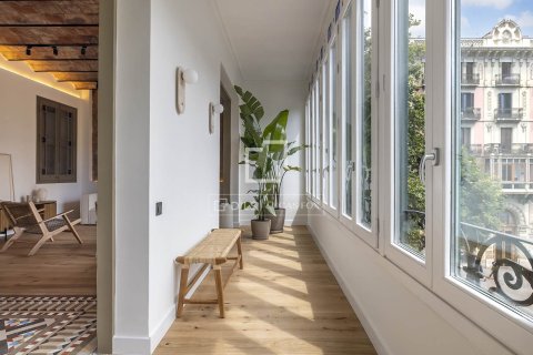 Apartamento de 4 dormitorios en venta en Barcelona, Cataluña, Spain № 7179 - foto 22