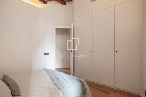Apartamento de 4 dormitorios en venta en Barcelona, Cataluña, Spain № 7179 - foto 2