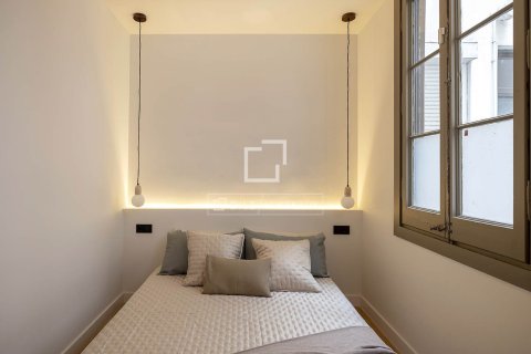 Apartamento de 4 dormitorios en venta en Barcelona, Cataluña, Spain № 7179 - foto 29