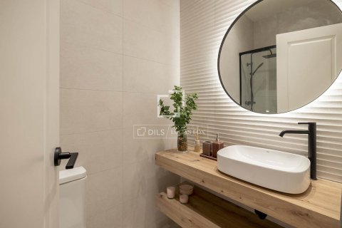 Apartamento de 4 dormitorios en venta en Barcelona, Cataluña, Spain № 7179 - foto 6