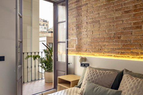 Apartamento de 4 dormitorios en venta en Barcelona, Cataluña, Spain № 7179 - foto 3