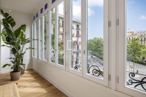 Apartamento de 4 dormitorios en venta en Barcelona, Cataluña, Spain № 7179 - foto 21