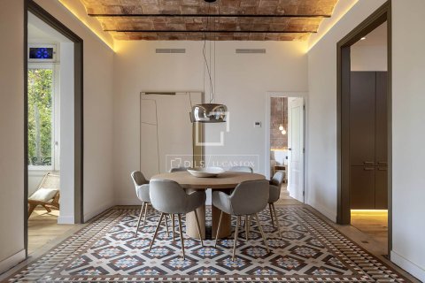 Apartamento de 4 dormitorios en venta en Barcelona, Cataluña, Spain № 7179 - foto 24