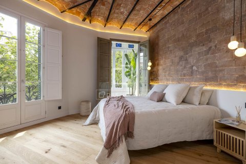 Apartamento de 4 dormitorios en venta en Barcelona, Cataluña, Spain № 7179 - foto 17