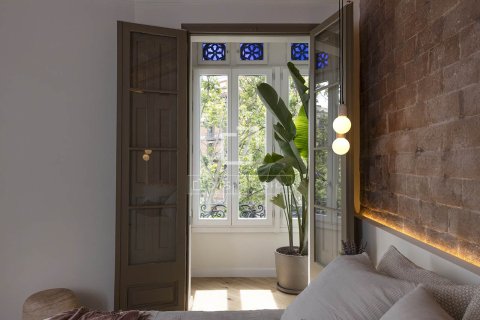 Apartamento de 4 dormitorios en venta en Barcelona, Cataluña, Spain № 7179 - foto 13