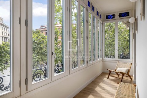Apartamento de 4 dormitorios en venta en Barcelona, Cataluña, Spain № 7179 - foto 20