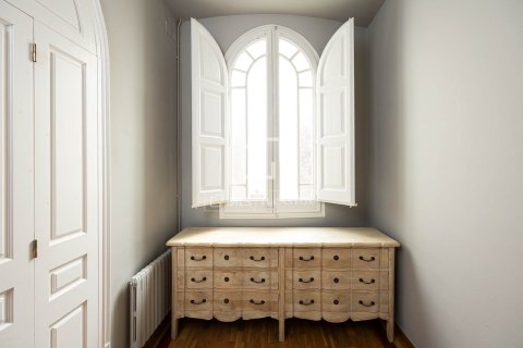 Apartamento de 5 dormitorios en venta en Barcelona, Cataluña, Spain № 7177 - foto 16
