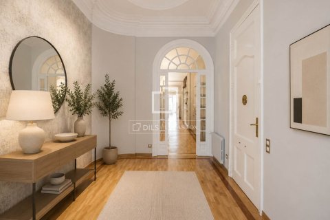 Apartamento de 5 dormitorios en venta en Barcelona, Cataluña, Spain № 7177 - foto 13