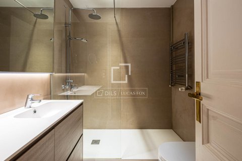 Apartamento de 5 dormitorios en venta en Barcelona, Cataluña, Spain № 7177 - foto 26