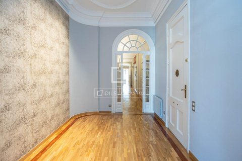 Apartamento de 5 dormitorios en venta en Barcelona, Cataluña, Spain № 7177 - foto 14