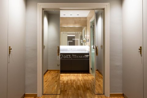 Apartamento de 5 dormitorios en venta en Barcelona, Cataluña, Spain № 7177 - foto 29