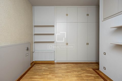 Apartamento de 5 dormitorios en venta en Barcelona, Cataluña, Spain № 7177 - foto 8