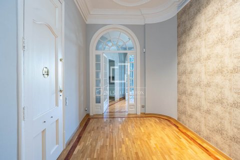 Apartamento de 5 dormitorios en venta en Barcelona, Cataluña, Spain № 7177 - foto 12