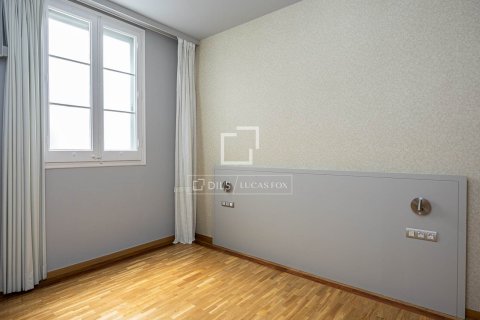 Apartamento de 5 dormitorios en venta en Barcelona, Cataluña, Spain № 7177 - foto 10