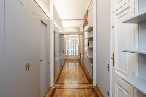 Apartamento de 5 dormitorios en venta en Barcelona, Cataluña, Spain № 7177 - foto 11