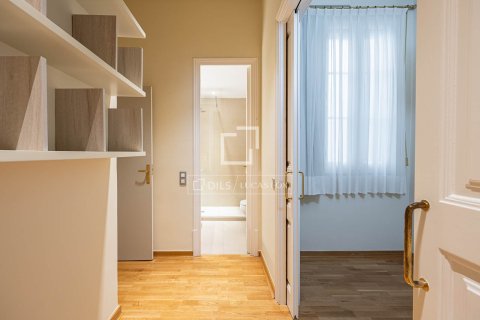 Apartamento de 5 dormitorios en venta en Barcelona, Cataluña, Spain № 7177 - foto 27