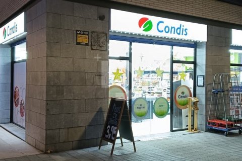 Tienda al por menor de 211 m² en venta en Sant Martí, Barcelona, Cataluña, Spain № 5178 - foto 2