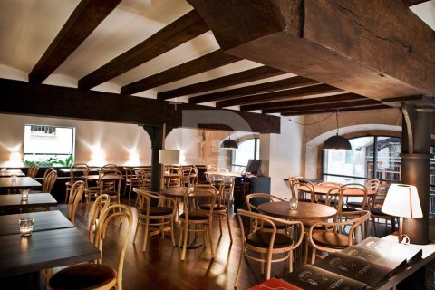 Cafetería / restaurante de 496 m² en venta en Ciudad Vieja, Barcelona, Cataluña, Spain № 5176 - foto 2