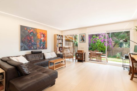 Villa de 3 dormitorios en venta en Castelldefels, Barcelona, Cataluña, Spain № 4244 - foto 2