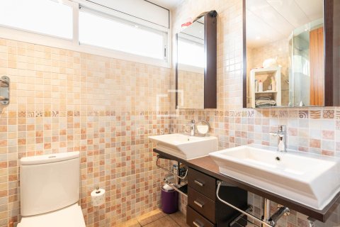 Villa de 3 dormitorios en venta en Castelldefels, Barcelona, Cataluña, Spain № 4244 - foto 14