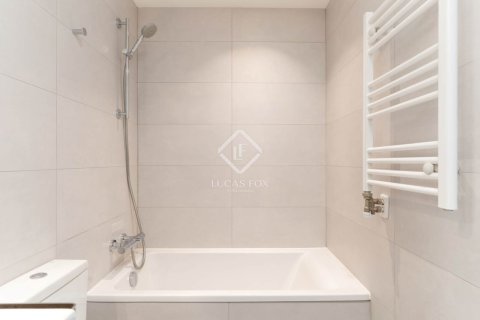 Apartamento de 4 dormitorios en venta en Barcelona, Cataluña, Spain № 4248 - foto 29